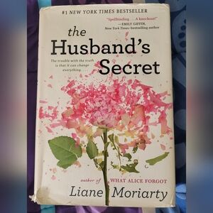 The Husband's Secret Book by Liane Moriarty